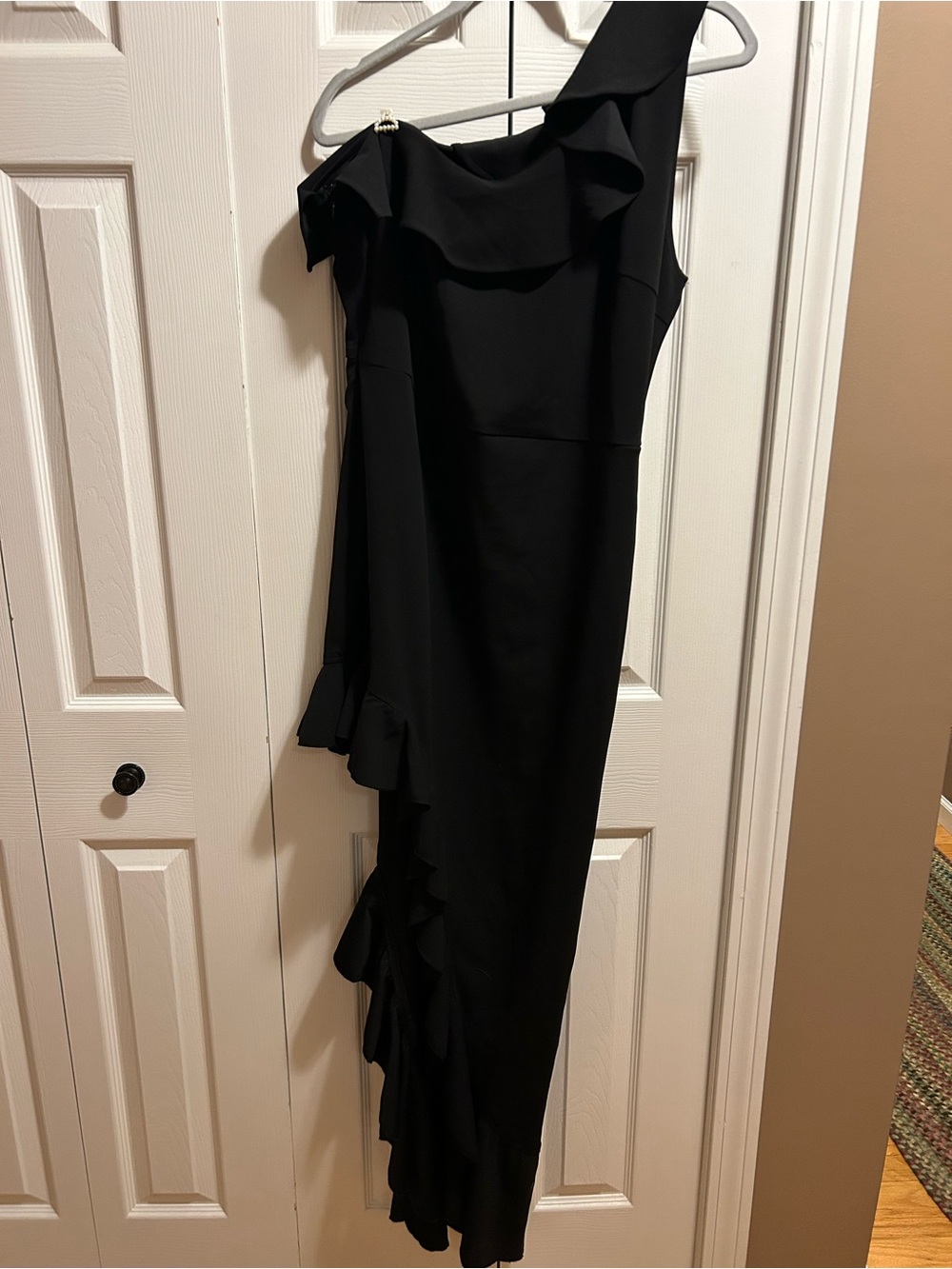 Ricarica Black One-Shoulder Ruffle Evening Dress